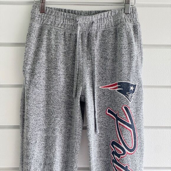 NFL Team Apparel Women's Patriots Logo Tapered Sweatpant Joggers Size Small - Picture 2 of 5